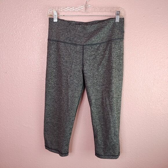 Victorias Secret | Knockout Gray Capri Leggings Medium - Picture 1 of 4